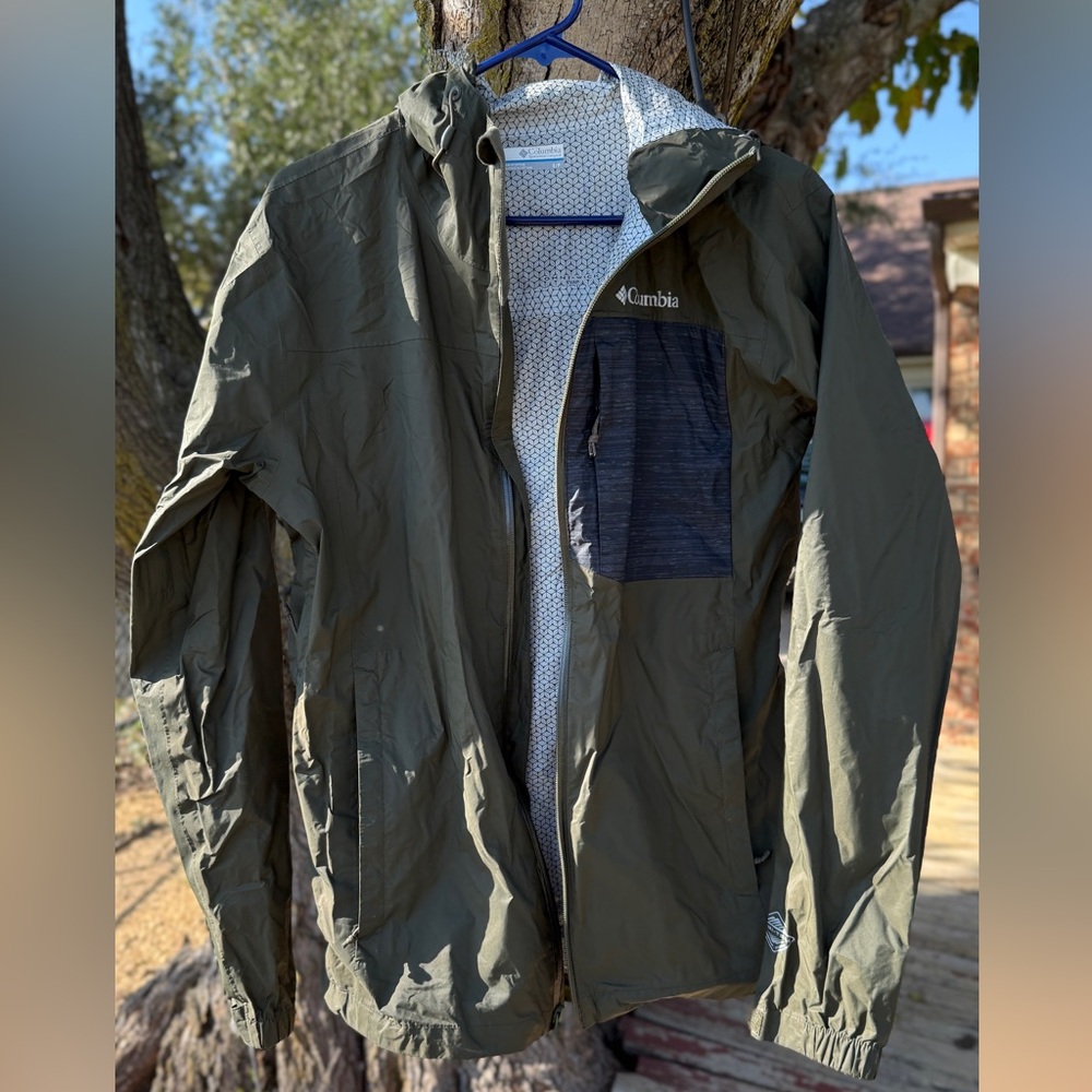 Columbia Men's Forest Green Raincoat